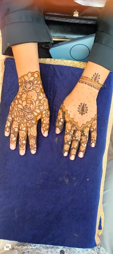 Arabic mehndi flowing floral design