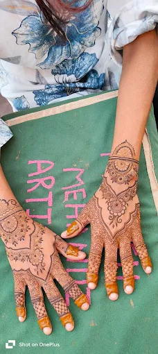 Close-up mehndi finishing detail